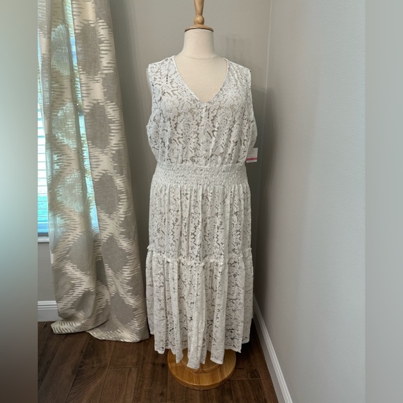 Plus Dress 🤍 - Picture 2 of 11